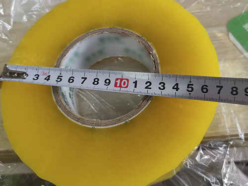 many big transparent tape use thick paper tubes
